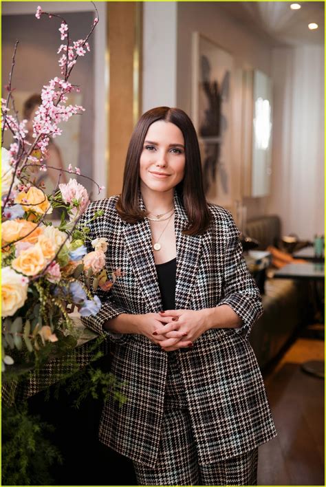 To listen to my the dinner party to go podcast with food network's jeff mauro and american idol's phillip. Sophia Bush Celebrates Her New Podcast with a Dinner Party ...