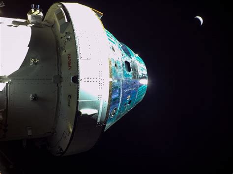 Nasa Posts Video Showing The Orion Spacecraft Just 687 Miles Above The Moon