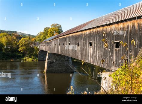 New England Covered Bridge Autumn Hi Res Stock Photography And Images