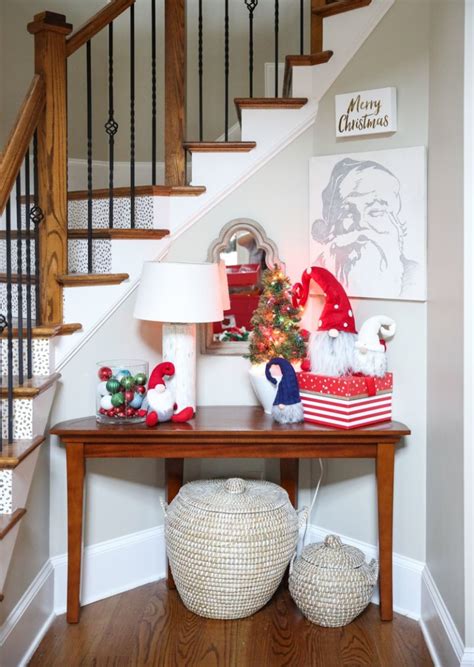 35 Christmas Entryway Decoration Ideas For 2023