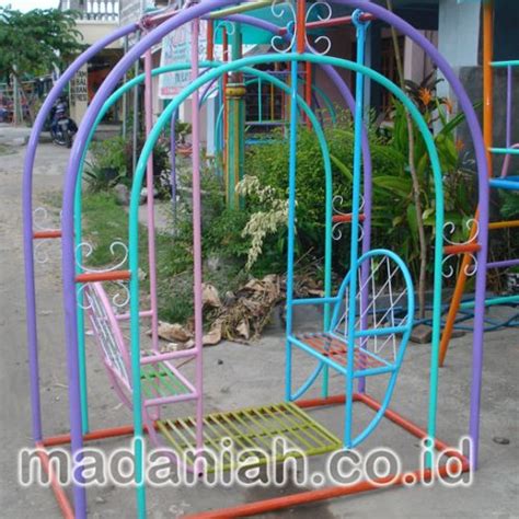 Bahan material dari kursi ini sangat bervariasi, mulai dari besi, rotan, plastic, dan lainnya yang bisa anda pilih. Ayunan Besi Untuk Anak Model Gapura Bulat