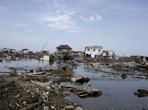 Free Picture Flooding 2004 Tsunami Aceh Destroyed Rubble Water