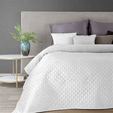 White Quilted Velvet Bedspread With Diamond Design White Bedspreads
