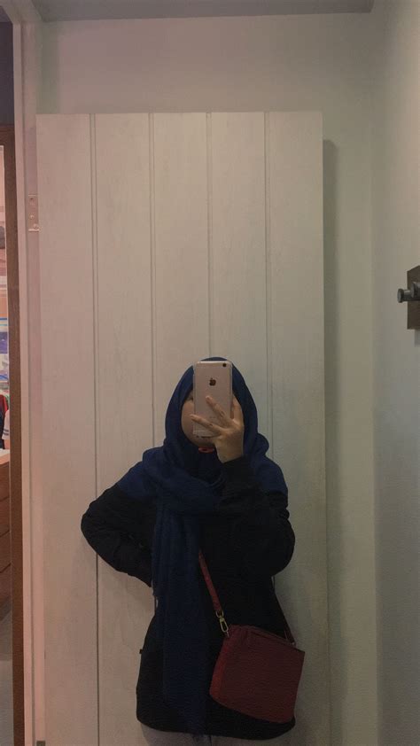 Hijab Mirror Selfie Aesthetic Hijab Mirror Selfie Aesthetic Fotografi Model Pakaian Gaya