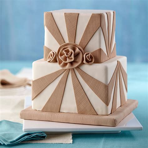 Have you ever spent forever getting the perfect buttercream edges on your square cake only to cover it in fondant and lose all that hard work? Burlap and Roses Fondant Cake | Wilton