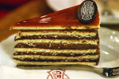 Dobos torta) is a hungarian sponge cake layered with chocolate buttercream and topped with caramel. Torta Dobos - Wikipedia