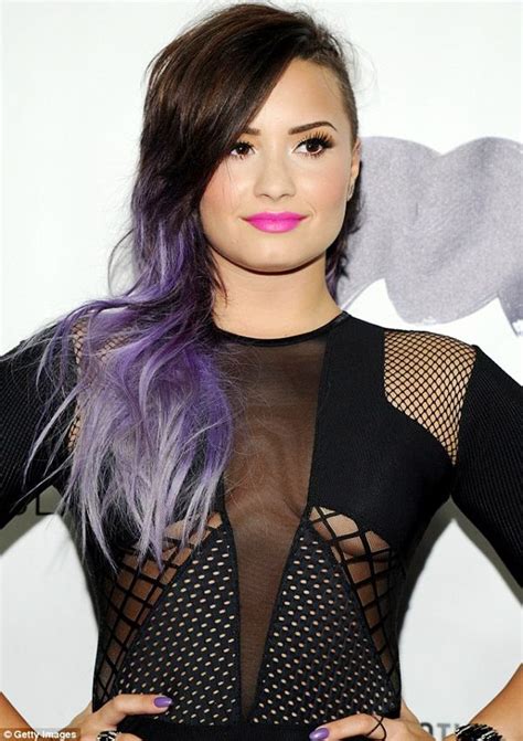 Demi Lovato Shows Off Her Slimmed Down Figure Clinging Dress Demi Lovato Poses Ideias Fashion