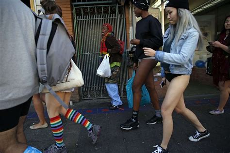 Thousands Go Pantsless For No Pants Subway Ride