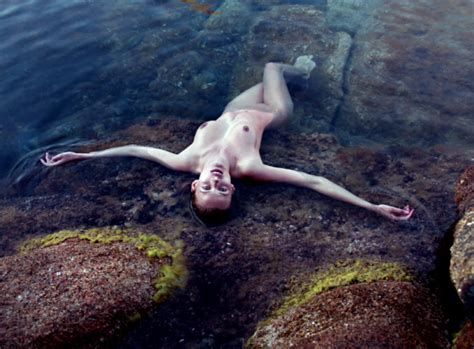 Pirelli Calendar Photos Nude Kate Moss Lara Stone And Others Heat Up The Beach Nsfw