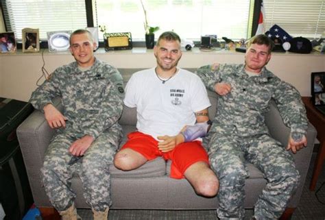Quadruple Amputee Soldier Fulfills Promise Greets His Combat Unit Military Heroes American