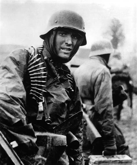 Men Of Wehrmacht Famous Photo Of Ss Soldier In The Ardennes Offensive