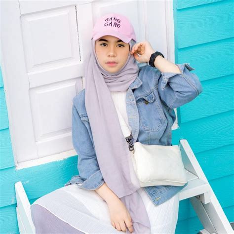 6 Padu Padan Topi Dengan Hijab Yang Bikin Kamu Tampil Beda