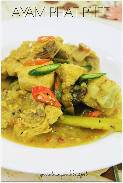 Tuang minyak ke dalam kuali dan apabila panas masukkan pes kari merah dan goreng hingga wangi. Life is a Constant Battle: Ayam Phat Phet