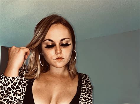 Sionachanel Big Titted Blond Female Webcam Sexcamdb Com