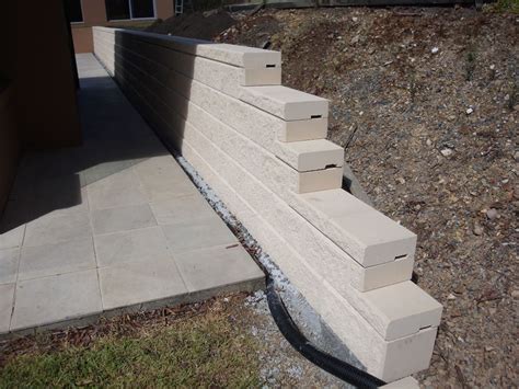 For best results, don't plan out the curve of your concrete retaining wall freehand. Australian Retaining Walls Heron Concrete Block Retaining Wall Tallebudgera - Australian ...