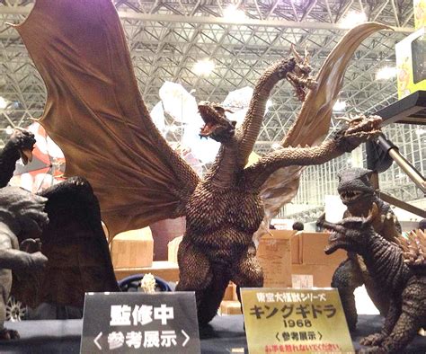 King ghidorah is off the hook. X-Plus King Ghidorah Revealed; Yuji Sakai 30cm Godzilla ...