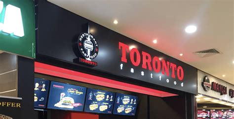 Get inspired by these amazing fast food logos created by professional designers. A 'Toronto fast food' joint has been spotted in Northern ...