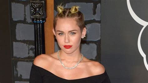 Miley Cyrus Nackt Fieses Fake Sextape Im Internet Angepriesen