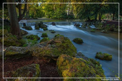 Man surfing in the waves of the eisbach river in munich. Fotogalerie | Englischer Garten (München) | Raoul Kieffer ...
