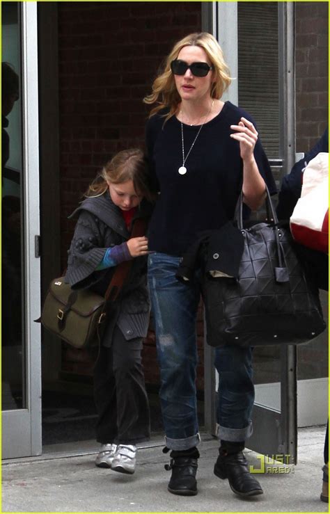 kate winslet steps out without her wedding ring kate winslet photo 11143985 fanpop