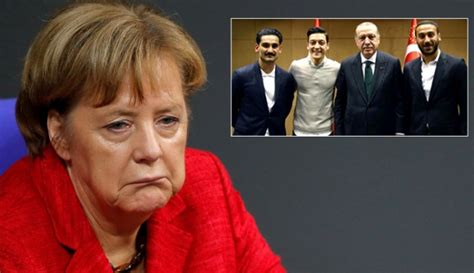 Mesut özil ve i̇lkay gündoğan, mayıs ayının ortasında londra'daki bir. Merkel, Mesut Özil ve İlkay Gündoğan'ı hedef aldı
