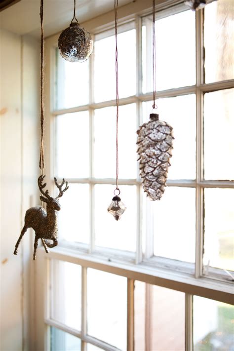 43 Elegant Christmas Window Decor Ideas