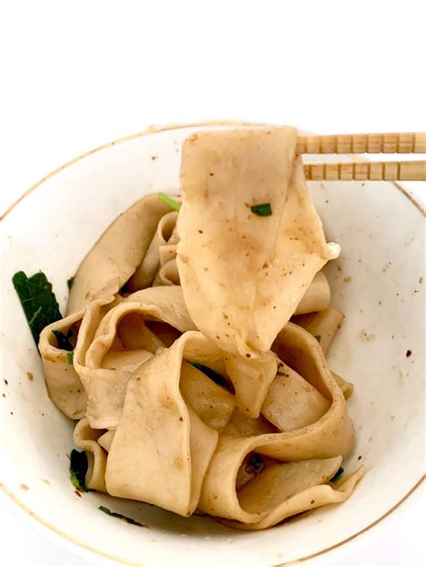 You saw the picture of the finished dish and thought, hm, this looks intriguing. Biang Biang Noodles | lil chung's lil adventures