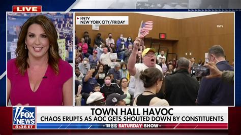 Aocs Hometown Crowd Is Not Taking It Easy On Her Sara Carter Fox
