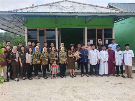 Berkah Ramadhan Kejaksaan Negeri Dan Iad Bangka Selatan Bakti Sosial