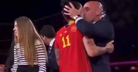 بوسه جنجالی در جام جهانی زنان؛ جنی هرموسو از روبیالس به اتهام تعرض جنسی شکایت کرد ایران اینترنشنال