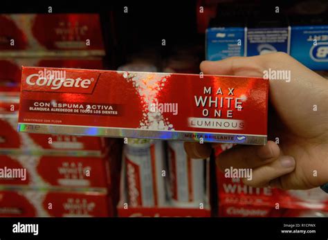 Colgate Max White Hi Res Stock Photography And Images Alamy