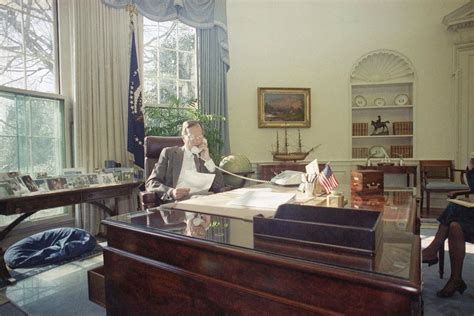 President george hw bush addresses the nation within the oval office on the suspension of allied offensive combat operations in the persian gulf war. Old Photos of U.S Presidential Phone Calls ~ Vintage Everyday