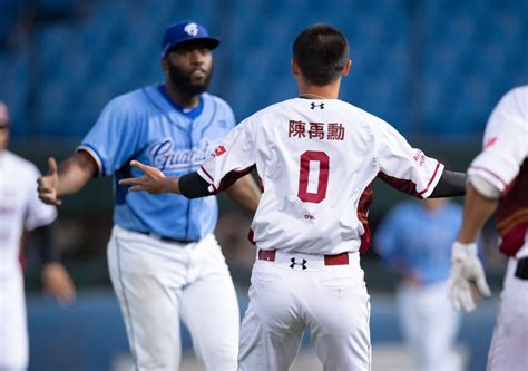 Ex-Dodger minor leaguer Henry Sosa starts bench-clearing confrontation