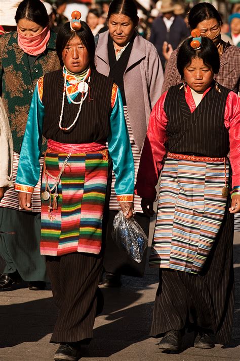 Head Piece Traditional Tibetans With Unique Head Ornamentation Walk
