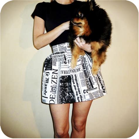 Dare To DIY Proyecto DIY Falda Tableada Newspaper Print