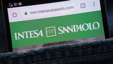 I servizi online permettono di effettuare tutte le operazioni da sportello (e non solo) stando comodamente seduti con il proprio dispositivo mobile: Intesa Sanpaolo, app e home banking down: cosa sta ...