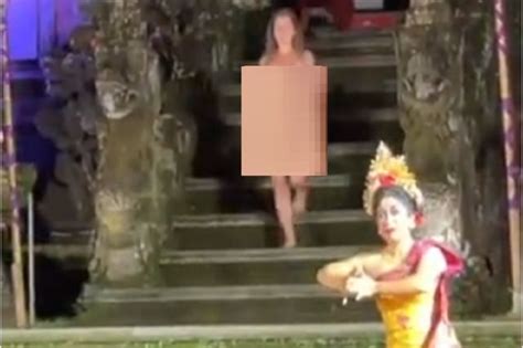 Lepas Daster Lalu Telanjang Di Pertunjukan Tari Bali Begini Penampakan Cewek Bule Yang Bikin Murka