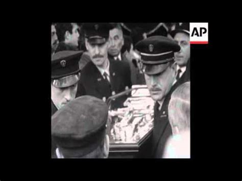 Her real name was maria kalogeropoulous. CAN 012 THE FUNERAL OF EDITH PIAF IN PARIS - YouTube