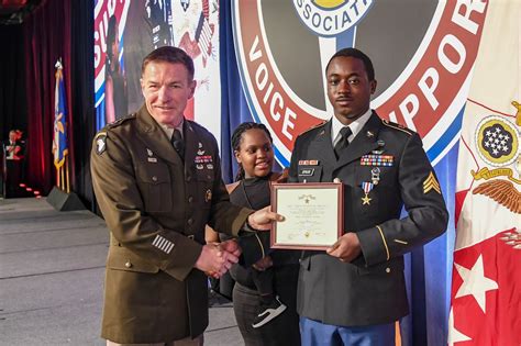 Army Vice Chief Of Staff Presents 101st Abn Div Soldiers Silver Star