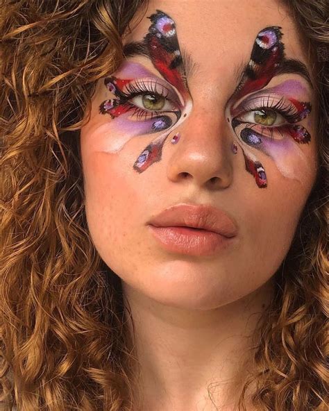 A Glitch In The Makeup On Instagram Stunning Look Created By Issy