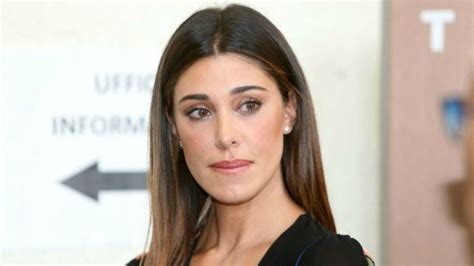 Belen was founded in 1740 as a small spanish settlement. Belen Rodriguez a luci rosse, dimentica il reggiseno - FOTO