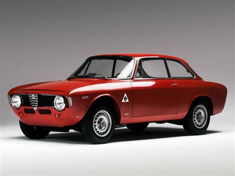 Alfa romeo twin cam, straight 4 cyl, 4 stroke, petrol engine 1570 cc (78.0 x 82.0 mm) 170 hp aluminium alloy engine block with cast iron wet cylinder liners, aluminium alloy head with hemispherical combustion chambers forged steel crankshaft with 5. 1967 alfa romeo giulia sprint gta wallpaper | Wallpaper ...