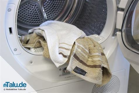 Zwar sollen die waschmaschinen von heute besonders einfach zu bedienen sein, aber die vielen funktionen, festgelegte programme, verschiedene schleuderzahlen und sonderprogramme sind dann doch verwirrend. Waschmaschine Anschließen Wasserhahn Aufdrehen