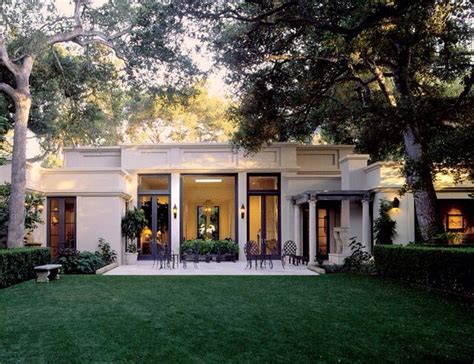 Hollywood regency often has rich textures, contrasting colors, and luscious curves. Hollywood regency syle | House exterior, House styles ...