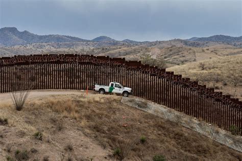 Migrante Muere Colgada En El Muro Fronterizo En Arizona La Opinión
