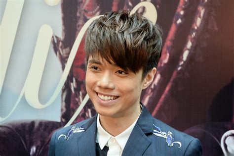 Join facebook to connect with 張敬軒 hins cheung and others you may know. 張敬軒憶遭《歌手》封殺 演唱會跪地謝粉絲 | 軒仔 | The Magical Teeter Totter演唱會 | 王菀之 | 大紀元