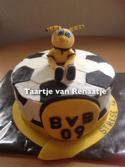 Mehl, eier, zucker, öl hatte ich da, brombeeren und. BVB Torte | Motivtorten, Bvb torte, Kochen und backen