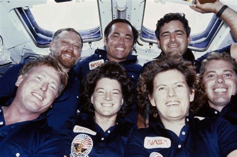 ‘desk In The Middle Of A Prairie 30 Years Since Shuttle Mission 41g