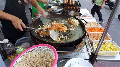 109 reviews of bangkok thai food i have to disagree with the other reviewer. Bangkok Street food - Pat Thai - YouTube