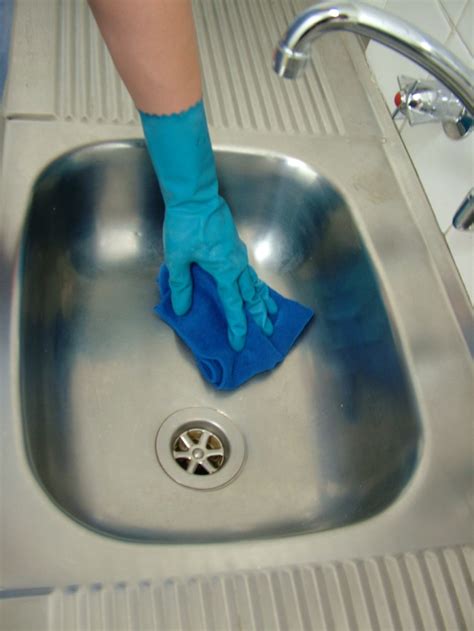 To avoid having to clean a stained stainless steel sink in the first place, follow these guidelines on a daily basis: Top 10 Best Kitchen Sink Cleaning Tips - Top Inspired